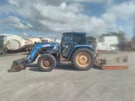 New Holland TL90A - picture2' - Click to enlarge