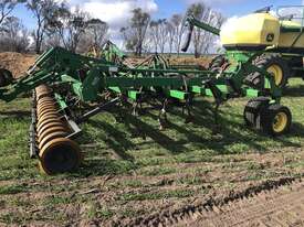 2015 John Deere 1830 Air Drills - picture0' - Click to enlarge