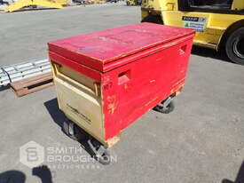 TOOL BOX ON WHEELS - picture1' - Click to enlarge