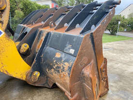 Komatsu WA600-6 Loader/Tool Carrier Loader - picture1' - Click to enlarge