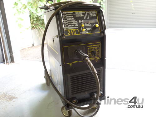 UniMig Procraft 240 Welder for gas or gasless welding