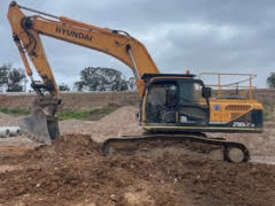 Hyundai Robex 290 LC-9 Excavator w Buckets - picture1' - Click to enlarge