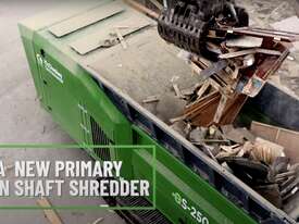 McCloskey Mobile Waste Shredder - picture2' - Click to enlarge