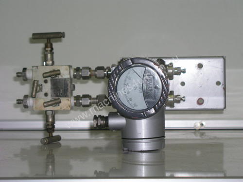 Fuji Electric FFC33WA2-900Y Pressure Transmitter.