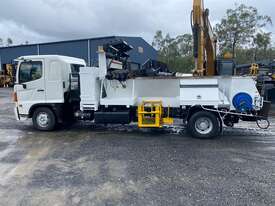 2010 HINO 500 FLOCON CAB CHASSIS ASPHALT TRUCK  - picture0' - Click to enlarge