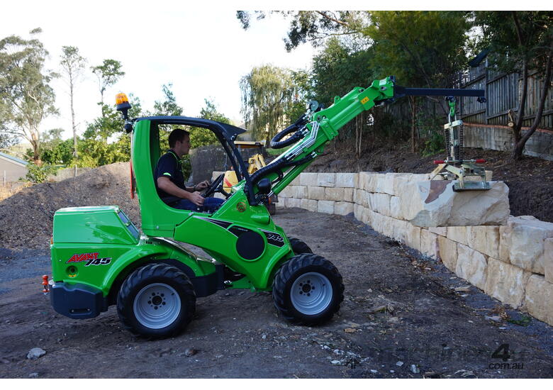 Avant 745 Articulated Mini Loader w Telescopic Boom