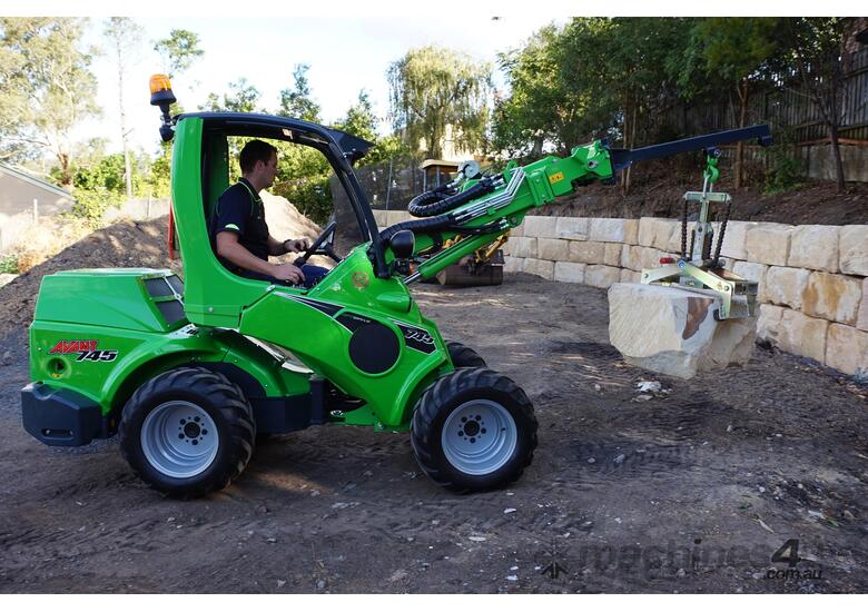 Avant 745 Articulated Mini Loader w Telescopic Boom