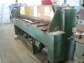 SHAW - KLEEN Australian Made  2450mm x 3mm Hydraulic Guillotine - picture0' - Click to enlarge