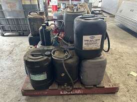 1 x Pallet Of Oils & Lubricants - picture0' - Click to enlarge