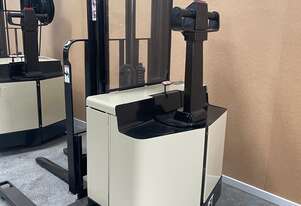 Refurbished Crown 30WTF106 Walkie Stacker with New Battery