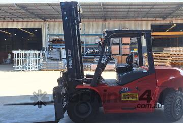 7 ton deisel, container handling forklift