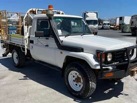 Toyota Landcruiser 76/78/79 Series - picture0' - Click to enlarge