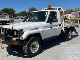 Toyota Landcruiser 76/78/79 Series - picture1' - Click to enlarge