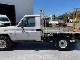 Toyota Landcruiser 76/78/79 Series - picture2' - Click to enlarge