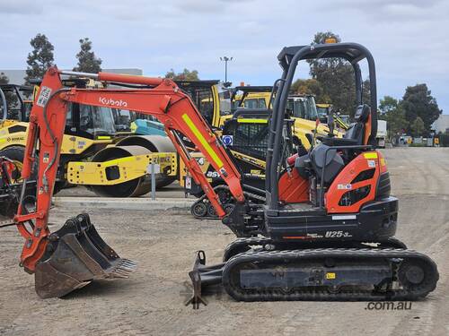 2022 KUBOTA U25-3 2.6T EXCAVATOR (M884) WITH HYDRAULIC HITCH, BUCKETS AND 830 HOURS
