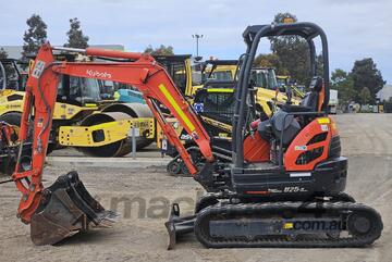 2022 KUBOTA U25-3 2.6T EXCAVATOR (M884) WITH HYDRAULIC HITCH, BUCKETS AND 740 HOURS