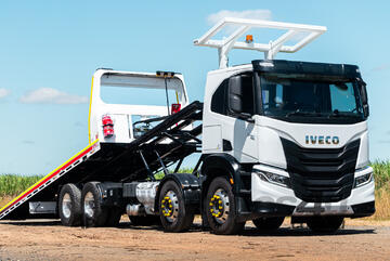 Iveco Stralis AD450 Tilt tray Truck