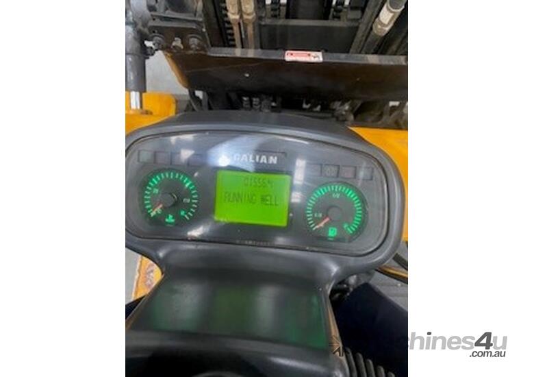 caption Forklift Gas powered container entry
