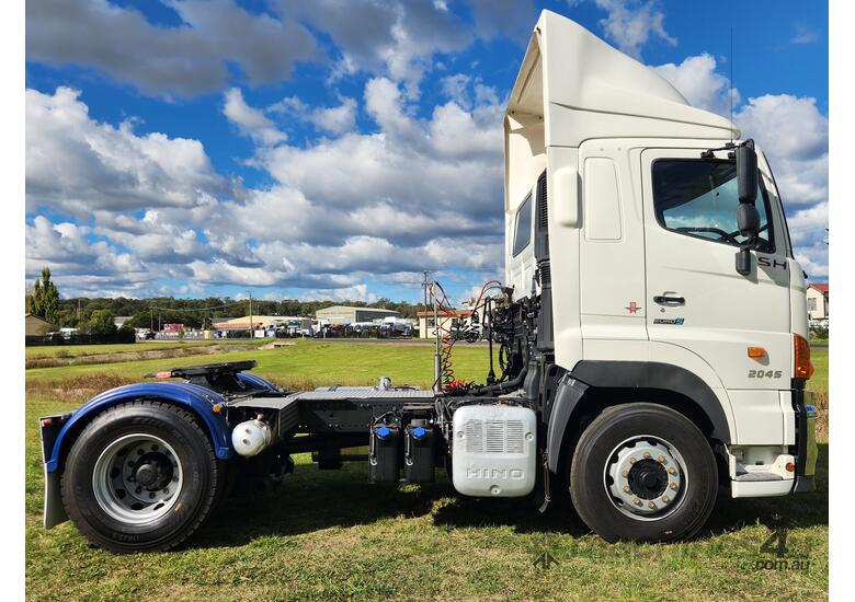 Hino SH700 2045 50th Anniversary Pro-Shift Automatic 4x2 Prime Mover.  One Owner.
