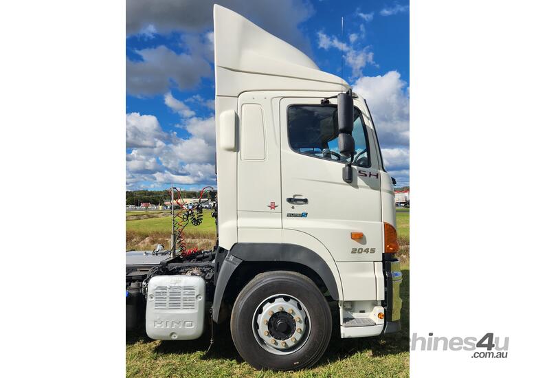 Hino SH700 2045 50th Anniversary Pro-Shift Automatic 4x2 Prime Mover.  One Owner.