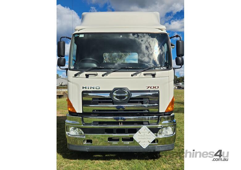 Hino SH700 2045 50th Anniversary Pro-Shift Automatic 4x2 Prime Mover.  One Owner.