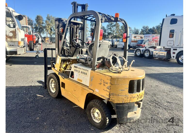 caption Yale GTP050 Forklift