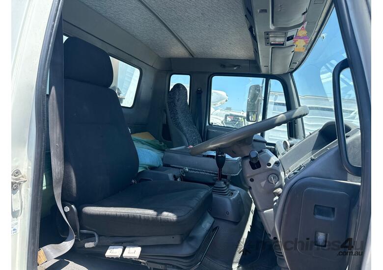 caption 2002 Hino GH1J Curtainsider