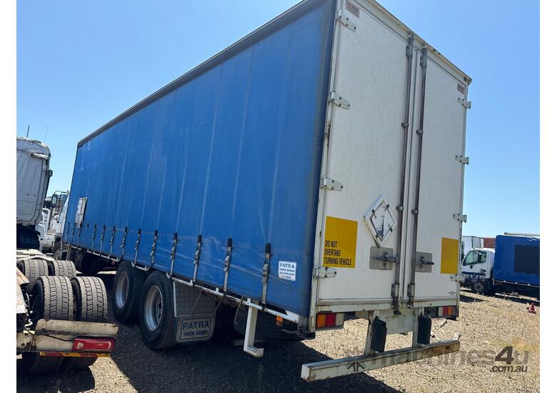 caption 2002 Hino GH1J Curtainsider