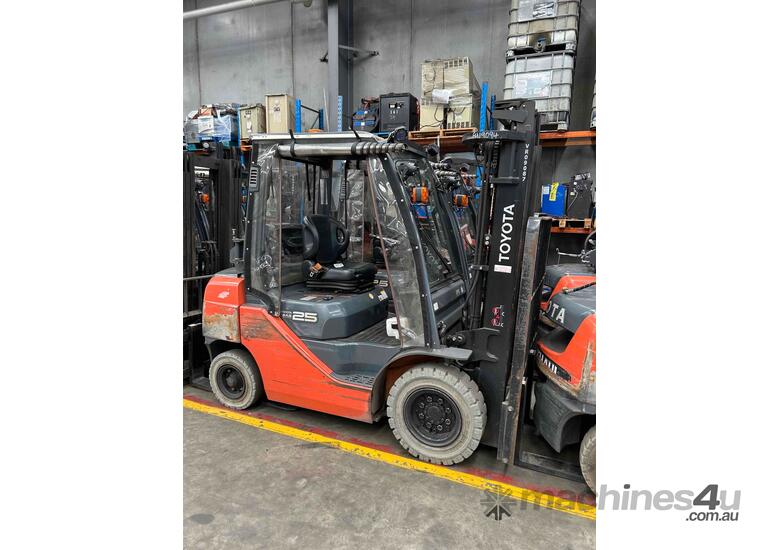 2019 Toyota Container Mast