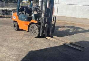 Toyota 3 Tonne Container mast Forklift