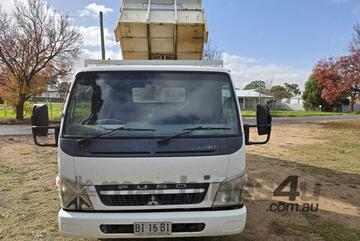 2010 MITSUBISHI CANTER 7/800 TIPPER