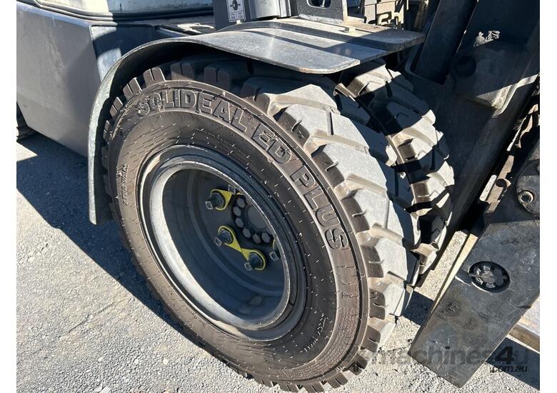 caption 2006 Crown CG30E-3 Forklift