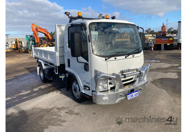 caption 2020 Isuzu NLR 45-150 Tipper Day Cab