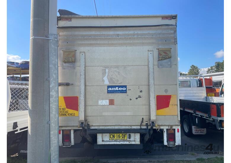caption 2007 Isuzu NQR 450 Long Furniture Pantech