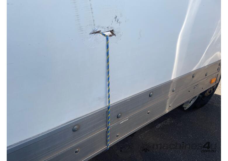 caption 2007 Isuzu NQR 450 Long Furniture Pantech