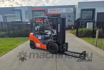 Toyota Forklift 2.5T Container Mast with Tyne Positioners(Unit#:U917)