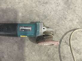 Makita 9556NB Corded Angle Grinder - picture0' - Click to enlarge