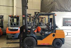 TOYOTA 8FGJ35-30282 2010 MODEL 3.5 TON 3500 KG CAPACITY LPG GAS FORKLIFT 4500 MM 2 STAGE