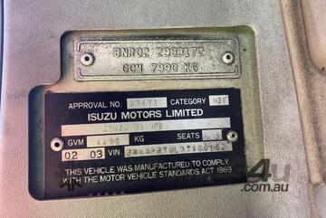 Isuzu 2003   NPR 200 Table Top