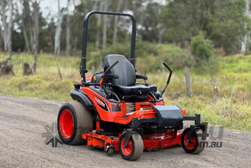 Kubota ZD1211 Zero Turn Lawn Equipment