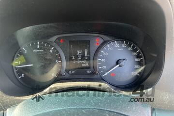 Nissan 2015   Navara RX Diesel
