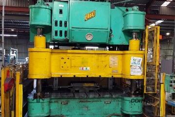 KLEEN 4 COLUMN HYDRAULIC PRESS 200Tonne.