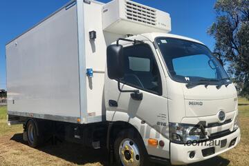 Hino 300 Series 2 616 Medium 4x2 Automatic Refrigerated Pantech.