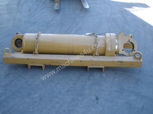 Caterpillar 777 Hoist Cylinder Group