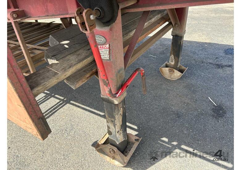 1998 Barker Heavy Duty Tri Axle Tri Axle Flat Top B Trailer