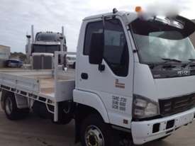 2005 Isuzu NPS300 - picture0' - Click to enlarge