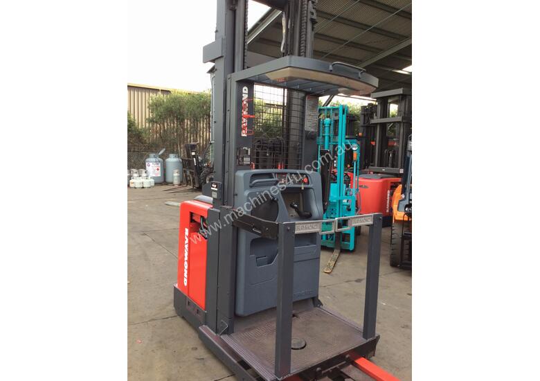 Hire raymond OPC30TT Push Around Stock Pickers in Fairfield, NSW