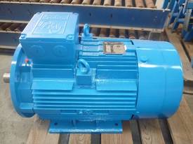 WESTERN ELECTRIC 15HP 3 PHASE ELECTRIC MOTOR/ 720R - picture1' - Click to enlarge