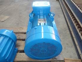 WESTERN ELECTRIC 15HP 3 PHASE ELECTRIC MOTOR/ 720R - picture2' - Click to enlarge
