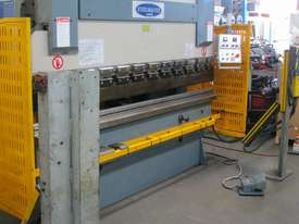Steelmaster 2500mm x 50 Ton Hydraulic Pressbrake - picture0' - Click to enlarge